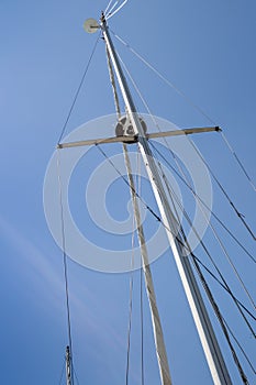 Sailing boat mast