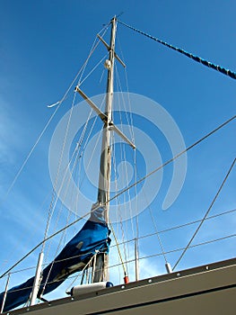 Sailing boat mast