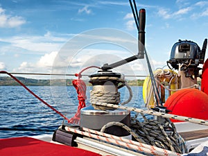 Sailing boat winch with rope