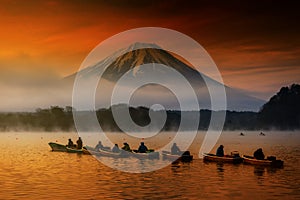 sailing boats at Lake Shoji with Fujisan