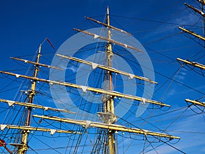 Sailing masts of wooden tallships