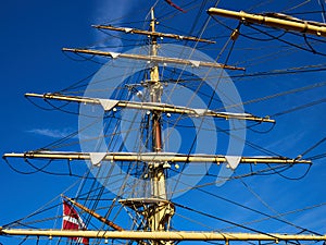 Sailing masts of wooden tallships