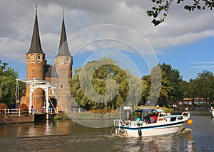 Sailing on Oostgate, Delft photo