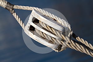 Sailing rope tension with the fishing pulley