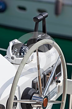 Sailing yacht control wheel and implement