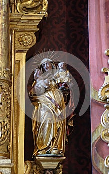 Saint Anne holds, Jesu and Virgin Mary