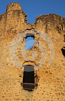 Saint-Germain-de-Confelons, ruined medieval wall