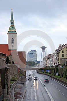 Katedrála sv. Martina a Nový most Bratislava