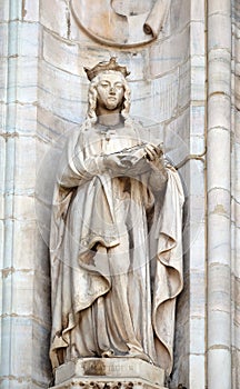 Saint Matilda of Ringelheim, statue on the Milan Cathedral