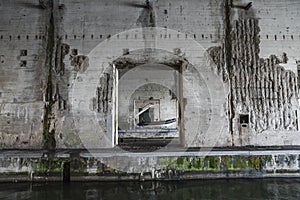 Saint-Nazaire submarine base, concrete structure