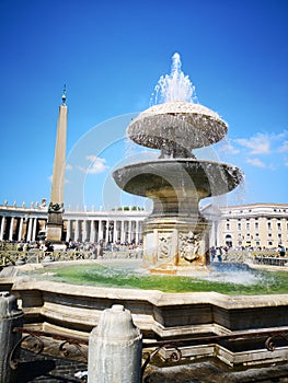 Saint Pedro square fountain, in Vatican, Rome, Italie