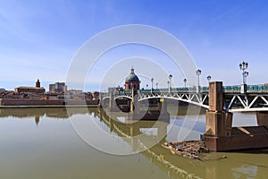 Saint Pierre bridge over the river Garonne in Toulouse