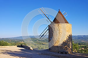 Saint-Saturnin-les-Apt mill photo