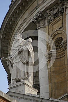 Saint Thomas statue, St. Paul Cathedral, London, England