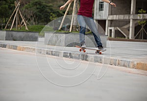 Sakteboarding on parking lot