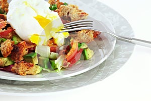 Salad with bacon, avocado and boiled egg