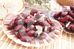 Salad of beans with onions