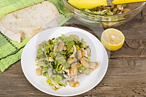 Salad with beans and squid