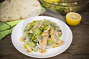 Salad with beans and squid