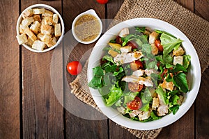 Salad with chicken breast, arugula, lettuce and tomato.