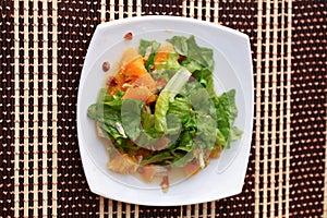Salad with chicken, oranges, honey and almonds