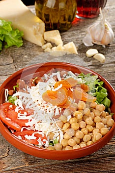 Salad with chickpeas, tomato, cheese