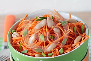 Salad of fresh carrots with white beans and green onions