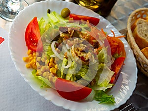 Salad with goat cheese and fresh vegetables