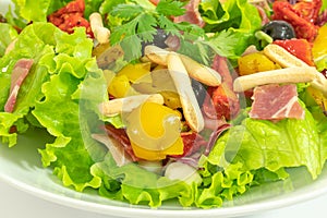 Salad with ham and grilled vegetables