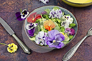 Salad made only from edible flowers