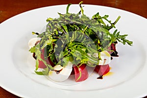 Salad with mozzarella and rucola
