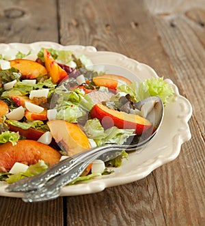 Salad with peach and mozarella