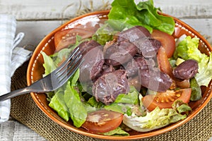 Salad with poultry gizzards