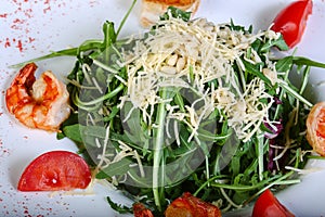 Salad with prawn and rucola
