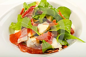 Salad with proscuitto, mozzarella