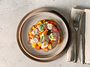 Salad with puffed squid, oranges and tomatoes