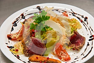 Salad with roast beef