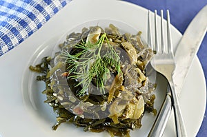 Salad with seaweed