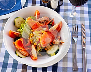 Salad with smoked salmon, prawns, vegetables and corn