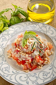 Salad with spelt and tomatoes