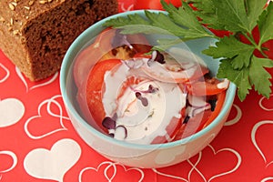 Salad of tomatoes with yogurt