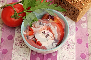 Salad of tomatoes with yogurt
