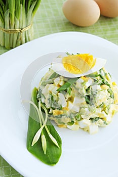 Salad with wild garlic