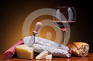 Salame formaggio un vino 