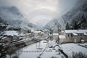 Salau village pyrÃ©nÃ©en sous la neige
