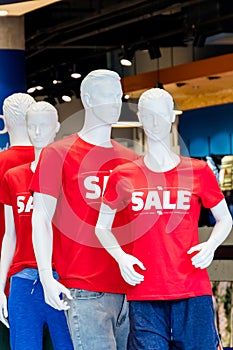 Sale advertising in a fashion clothing store