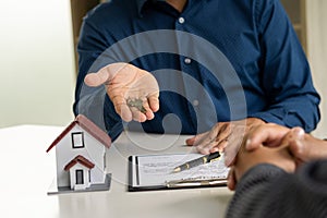 Sales agents offer interest rate contracts on home installments and home purchases for clients to sign contracts in real estate ag