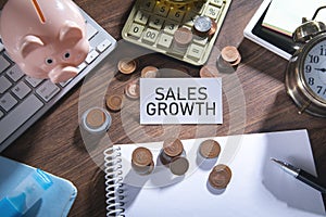 Sales growth on credit card with a business objects