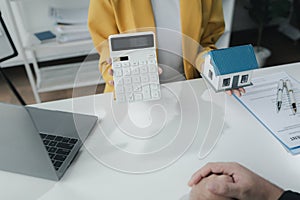 Sales staff discuss home details with customers before agreeing to sign a sales contract, buying and selling real estate, making