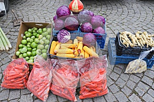 Sales of winter vegetables in the street